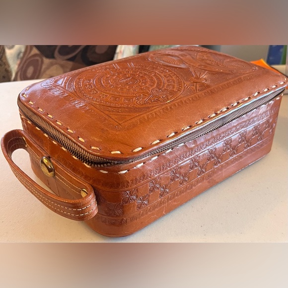 FDMO Genuine leather and cowhide cosmetic bag/shaving kit Hard Shell
